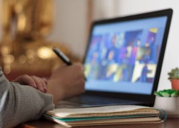 Renda Extra Criando e Vendendo Infoprodutos: Cursos Online e Ebooks Para Iniciantes