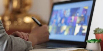 Renda Extra Criando e Vendendo Infoprodutos: Cursos Online e Ebooks Para Iniciantes